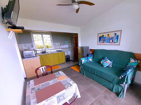 Appartement à louer à Moorea fare arana appartement Salon Cuisine